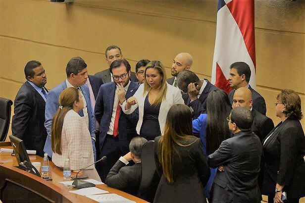 Se caen primeros temas de reforma constitucional