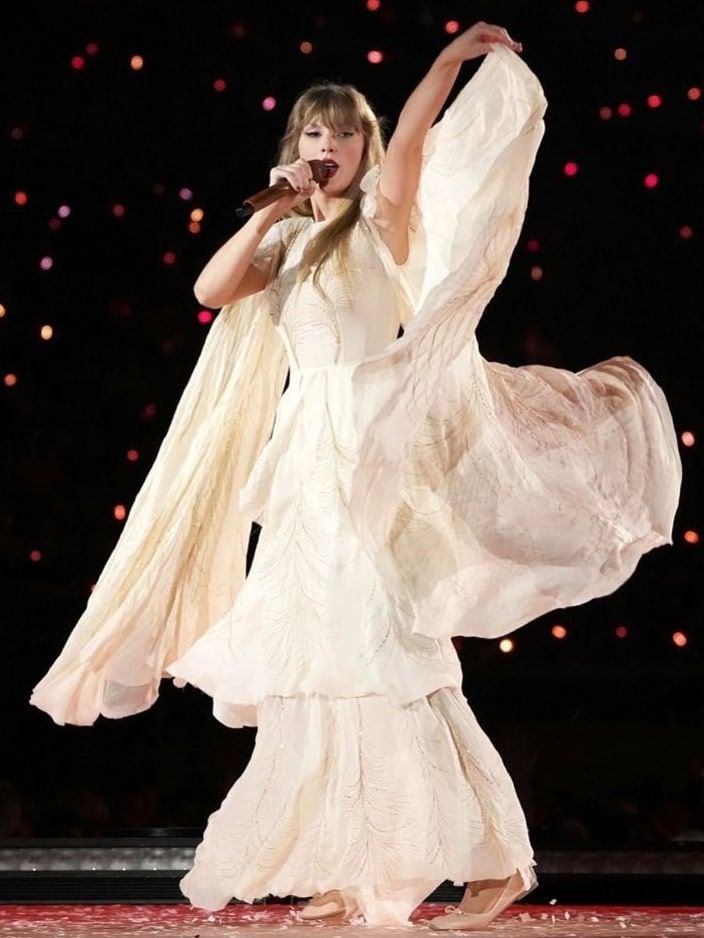 Los atuendos de Taylor Swift en su gira Eras y sus significados