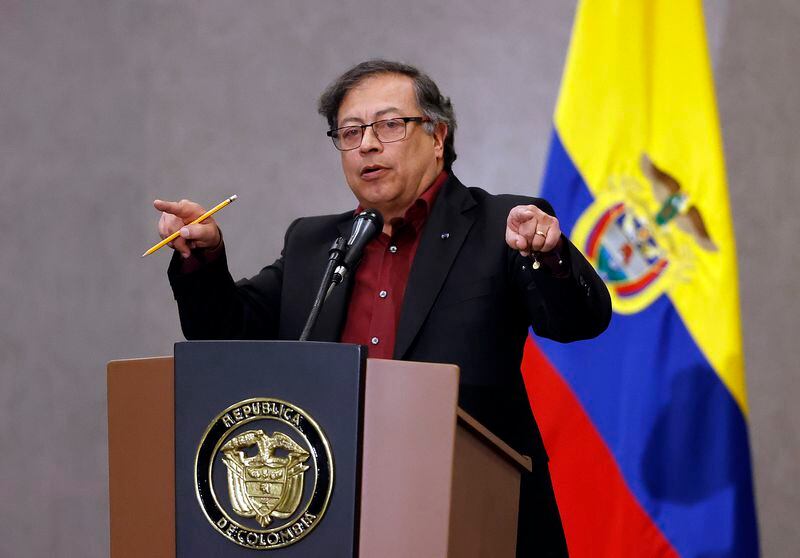 Gustavo Petro pide a su canciller recuperar cuerpos de revolucionarios colombianos enterrados en Bocas del Toro