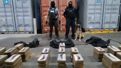 Incautan 100 paquetes con droga en un contenedor en el atlántico panameño