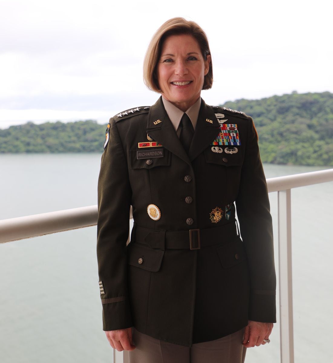Gen. Laura J. Richardson and US Army Ladies OMCTU2BWYVCK7MH2RYVHURI2IM