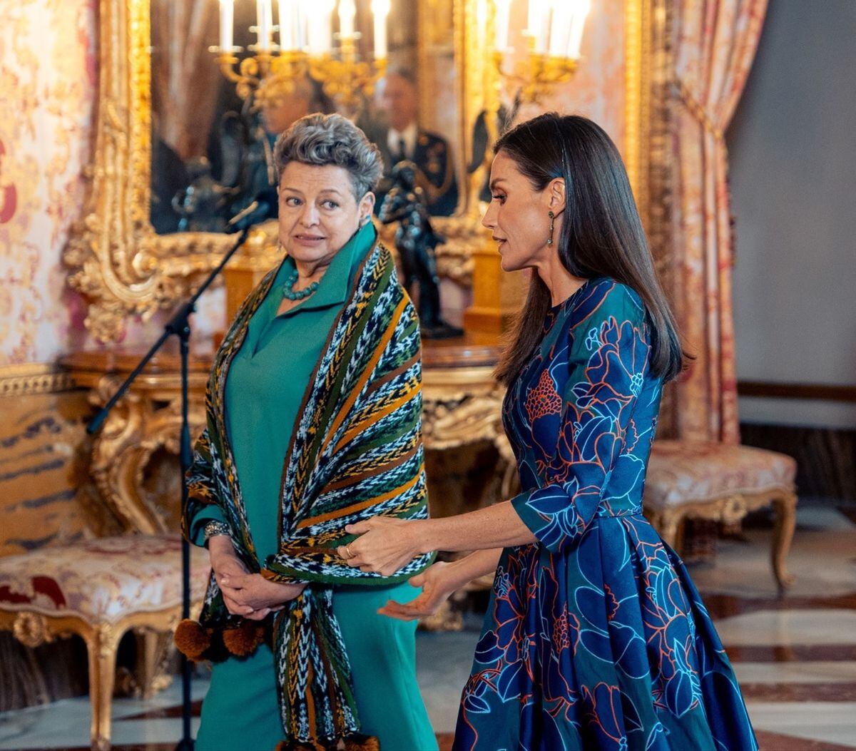 La reina Letizia recurre a uno de sus vestidos favoritos de Carolina Herrera